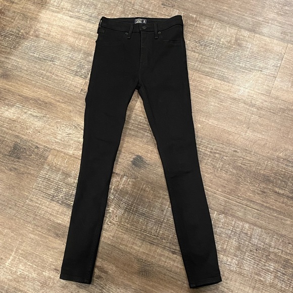 ✨2/$30✨EUC Black Abercrombie Skinny Jeans - Picture 1 of 3